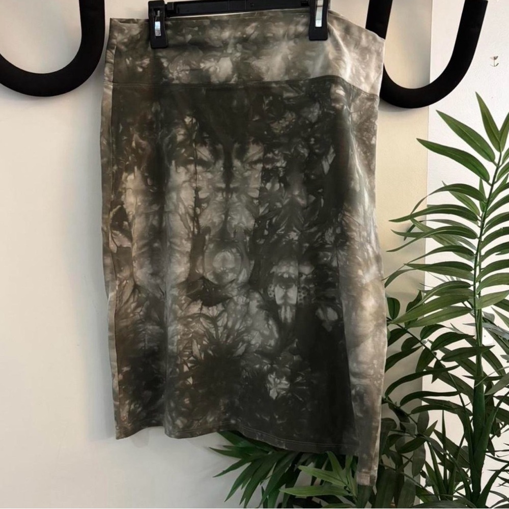Stylish Tie-Dye Skirt in Green and Gray